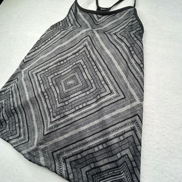 Fabletics Women Athletic Top Tank Built-in Sports Bra Taos Geometric Size S XS - Picture 2 of 13